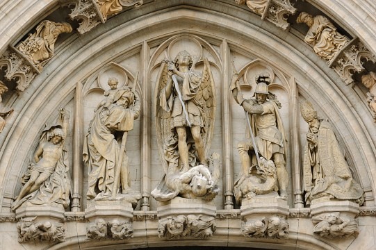 Seni Patung Town Hall Brussels