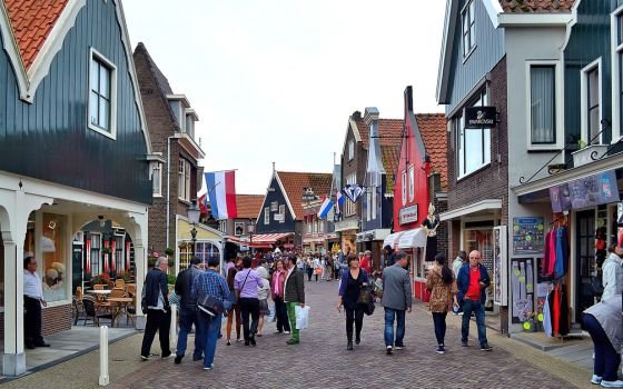 fisherman traditional village volendam 5q