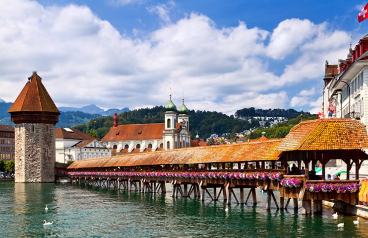wooden-chapel-bridge
