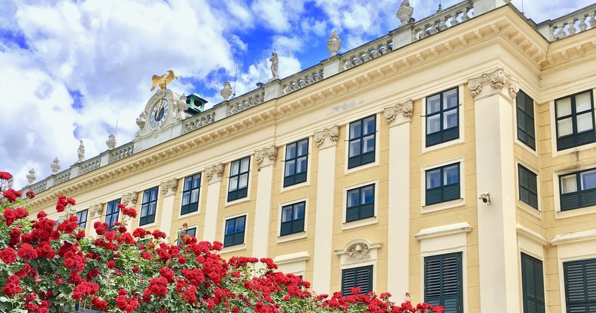 Istana Kuning Cemerlang Julukan Istana Schonbrunn