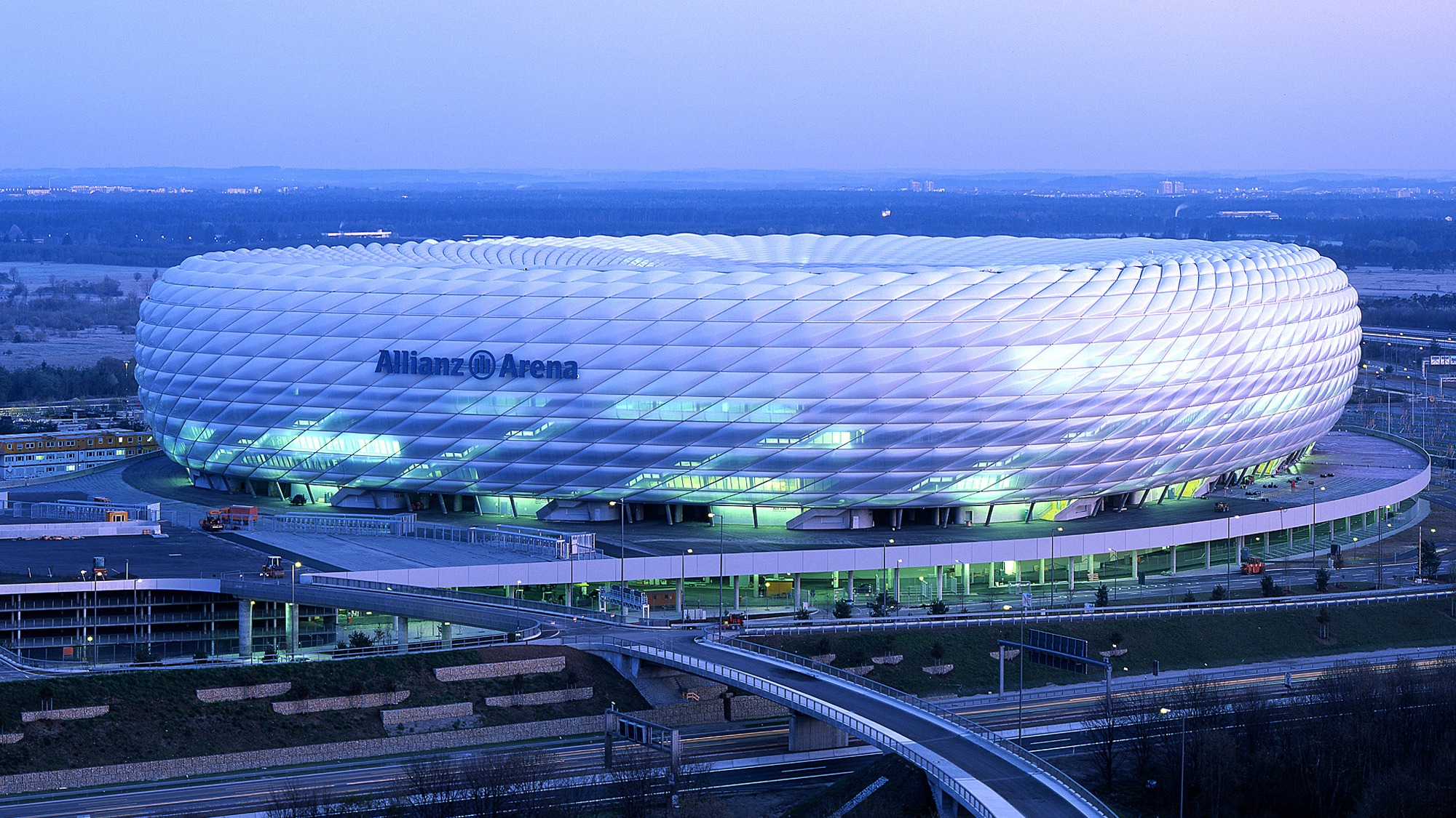 Allianz Arena Jerman, Stadion Sepak Bola Bergemerlap Cahaya Pertama di Dunia
