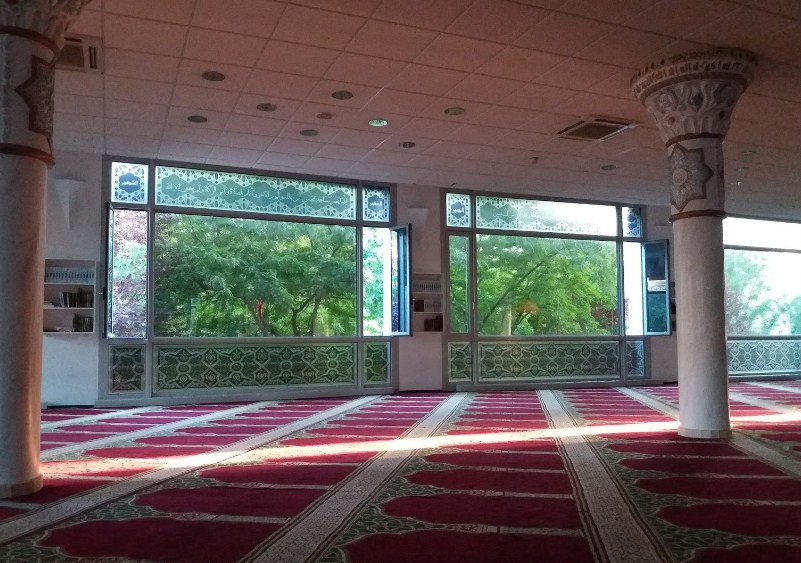 Interior Masjid Budapest