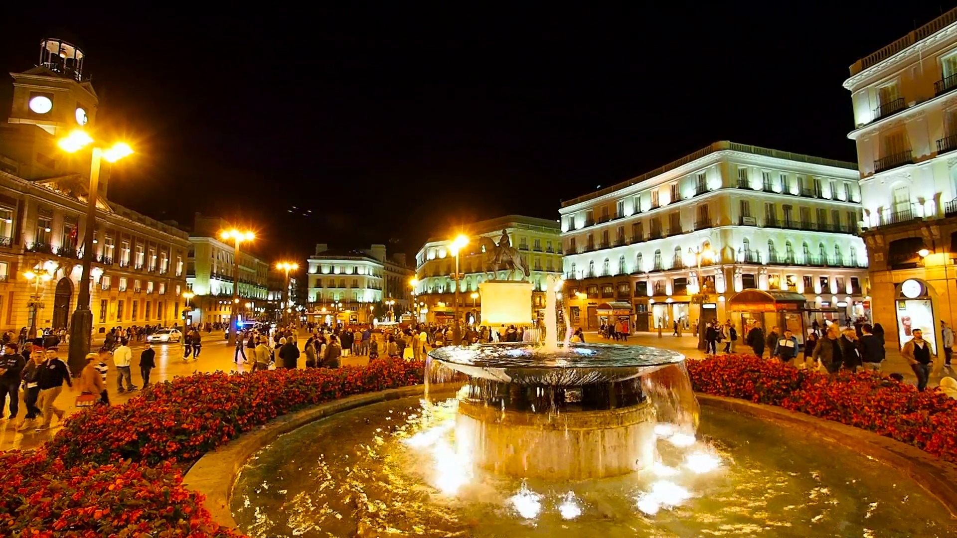 Puerta del Sol Adalah Salah Satu Alun-Alun Pusat Paling Terkenal Di Madrid Yang Memiliki Beberapa Landmark Kota