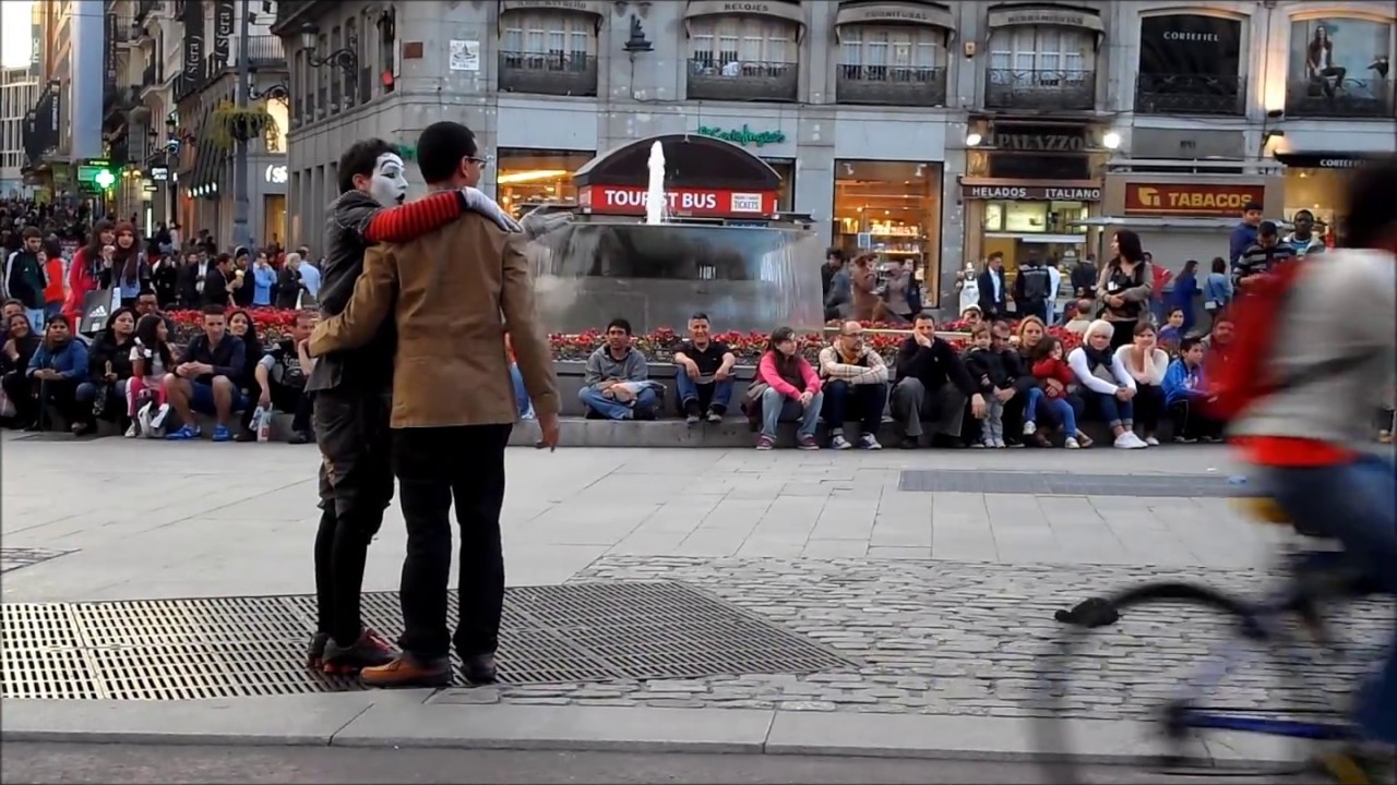 Puerta del Sol Juga Tempat Atraksi Seni di Spanyol