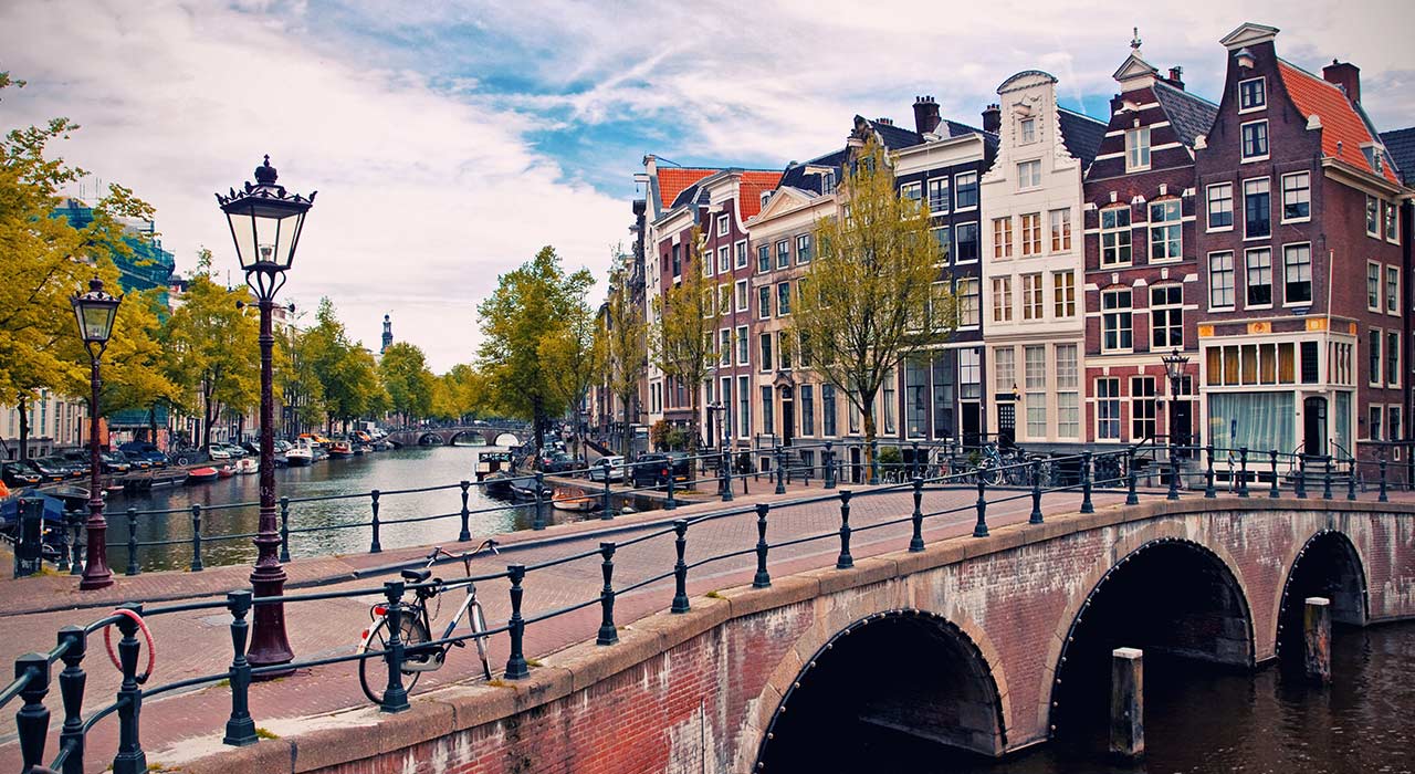 Kanal-Kanal di Amsterdam, Cara Terbaik Menjelajahi Amsterdam | Tour ke Eropa Terbaik 2018