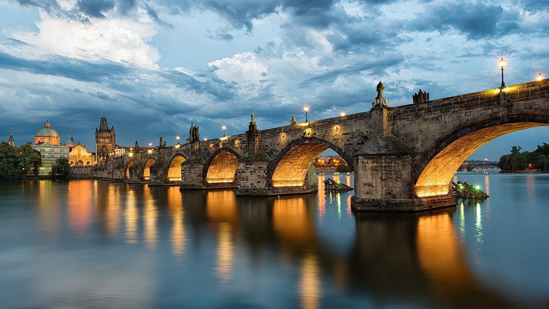 Jembatan Charles (Karluv most), Jembatan Cantik Nan Romantis di Praha